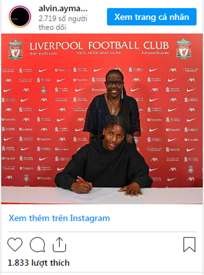 Ayman khoe ảnh ký hợp đồng với Liverpool lên Instagram cá nhân